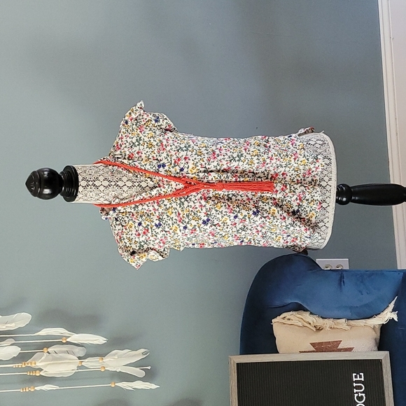 🌻Cap Sleeve Floral  Blouse - Picture 2 of 4